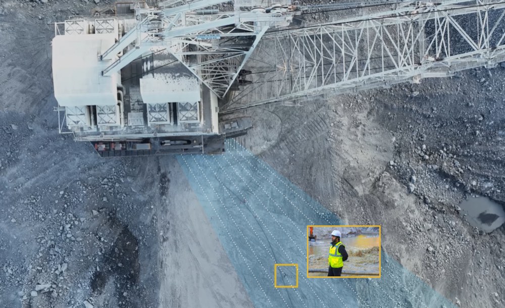 Dragline with a worker detected in the swing path
